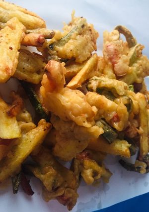 A picture of Tempura vegetables.
