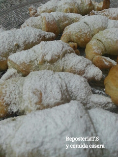 Una foto de Croissant de hojaldre relleno de nutella