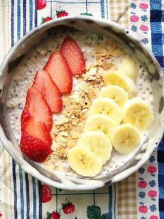 A picture of Strawberry Banana Overnight Oatmeal.