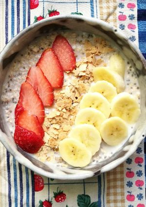 A picture of Strawberry Banana Overnight Oatmeal.