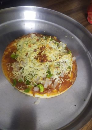 A picture of થિન ક્રશ પીઝા (Thin Crush Pizza Recipe In Gujarati).