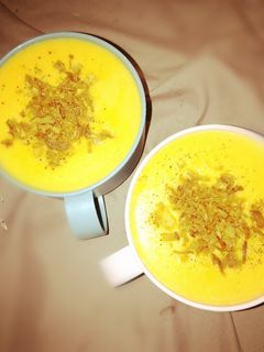 Una foto de Crema de calabaza con cebolla crujiente 🎃