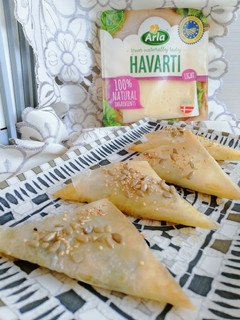 Una foto de Samosas de calabaza, espinacas y queso Havarti