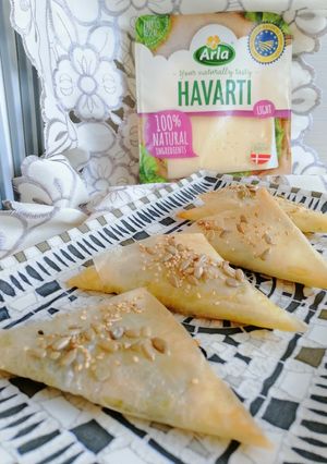 Una foto de Samosas de calabaza, espinacas y queso Havarti