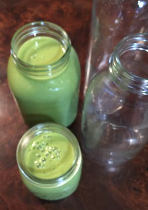 Una foto de Smoothie(Batido) de col rizada-mango-te de canela