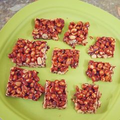 A picture of Kadalai Mittai Chikki.