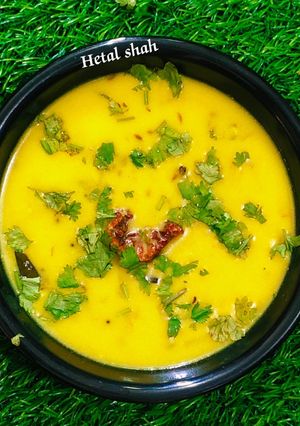 પંજાબી કઢી (Punjabi Kadhi Recipe In Gujarati) રેસીપી મુખ્ય ફોટો