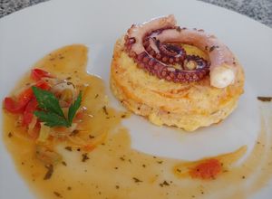 Una foto de Pulpo a la gallega🐙🐙