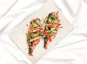 Hình của món Cá Hường chiên xả ớt 🌶.