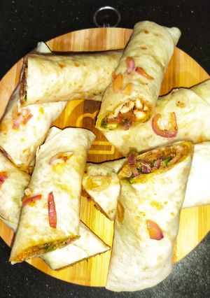 A picture of Chicken Frankie Roll.