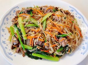 Hình của món Gan gà xào miến.