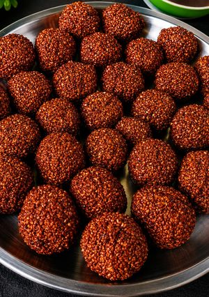 तिल के लड्डू Til ke laddu रेसिपी मुख्य फोटो