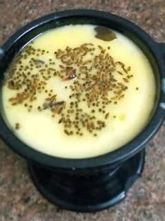 ગુજરાતી કઢી(gujrati kadhi recipe in gujarati) રેસીપી મુખ્ય ફોટો