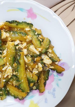 「鹹蛋炒苦瓜」下酒菜金沙苦瓜 的食譜成品照片