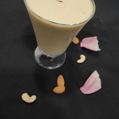 A picture of Kesar Thandai.