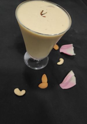 A picture of Kesar Thandai.