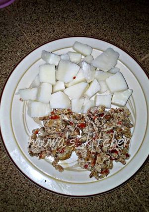A picture of Boiled yam and scrambled egg.