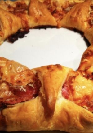 Une photo de Couronne feuilletée lardon, jambon & emmental