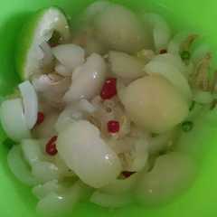 A picture of Asinan Rambutan.