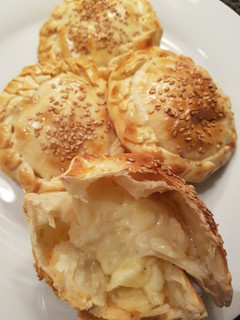 Una foto de Empanadillas mozzarella y cebolleta