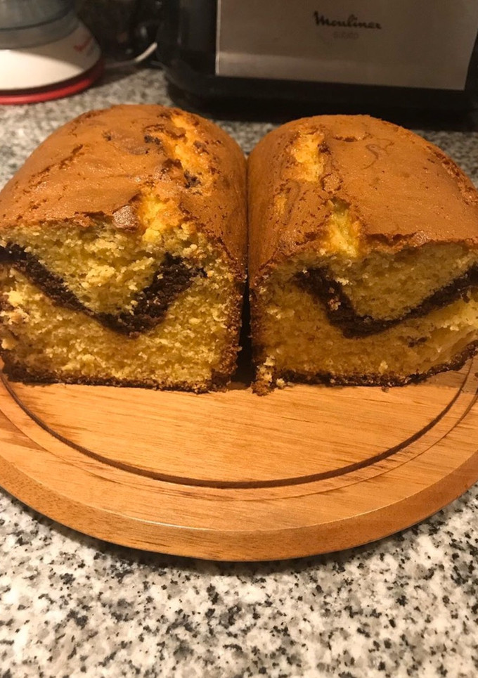 Una foto de Budín de Mandarina relleno de chocolate 🍫