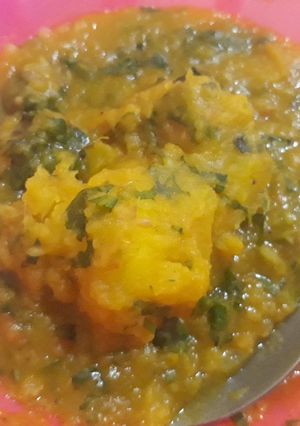 A picture of Sweet potatoes porriage with scent leaves.