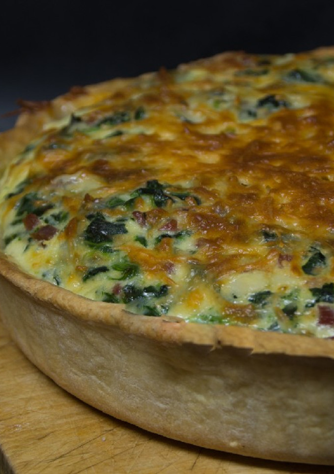 Una foto de Quiche de espinacas y bacon o jamón