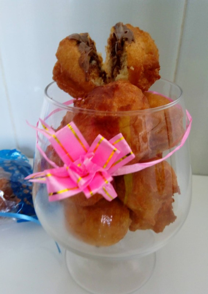 Una foto de Buñuelos de coco rallado rellenos de chocolate al gusto