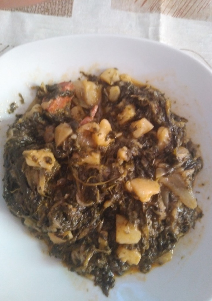 Una foto de Espinacas con patata y chorizo