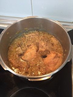 Una foto de Pollo a la cerveza con setas