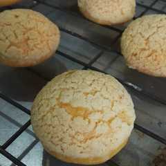 A picture of Choux au craquelin Soes isi krim vanilla.