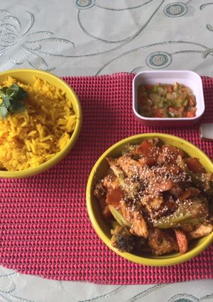 Una foto de Pollo con brócoli y zanahorias al vapor medio chino, pero picantes!!!