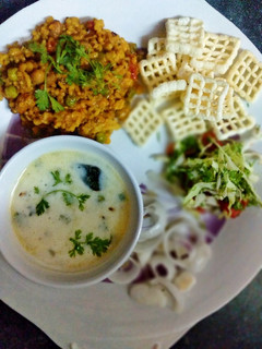 મિક્સ કઠોળ કાઠીયાવાળી ખીચડી (Mix Kathol Khichdi Recipe In Gujarati) રેસીપી મુખ્ય ફોટો