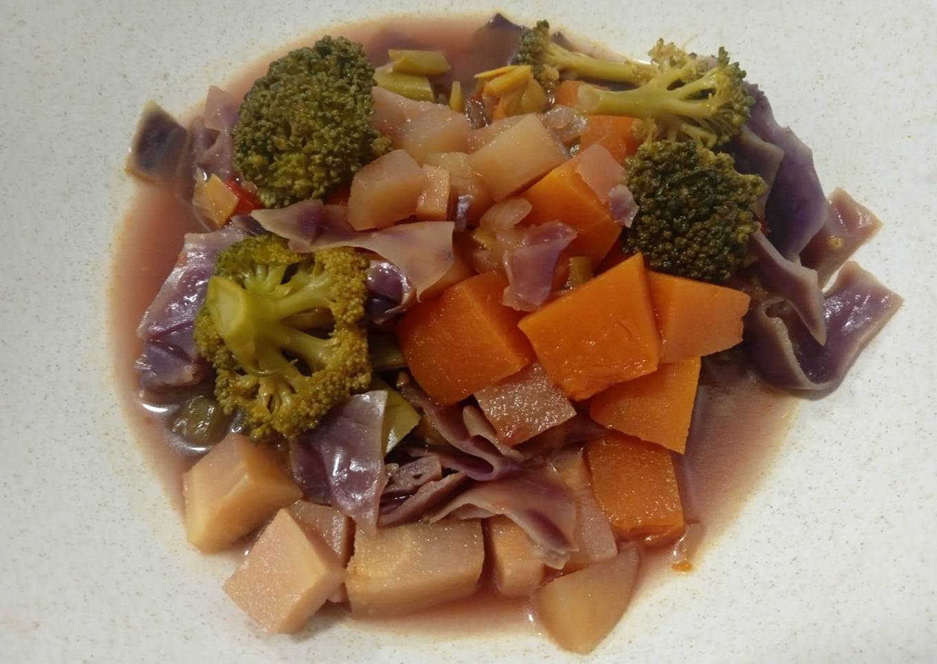 Sopa de verduras multicolor