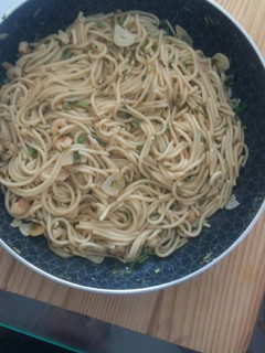Una foto de Espagueti con gambas, ajo y perejil