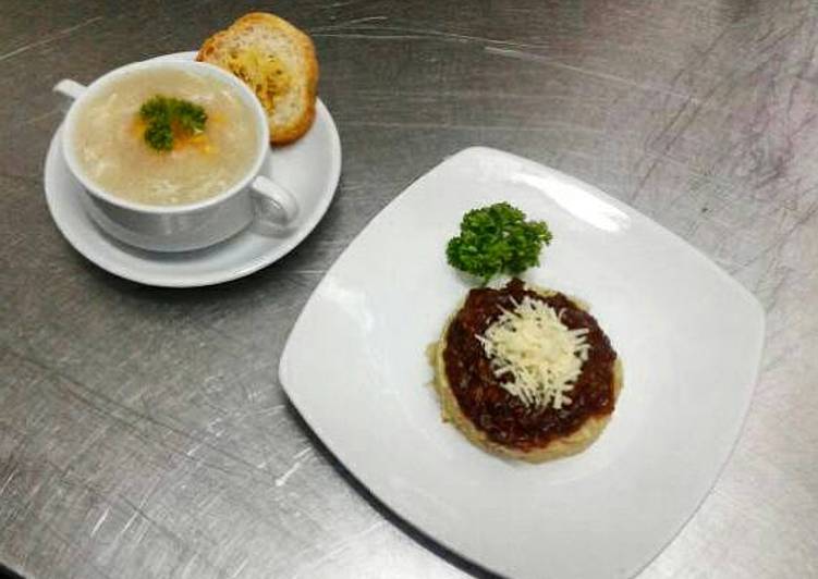 Corn soup & hasbrown bolognese sauce ala cafe