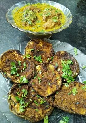बैगन का भाजा और लौकी का कोफ्ता (Baingan ka bhaja aur Lauki ka kofta recipe in hindi) रेसिपी मुख्य फोटो