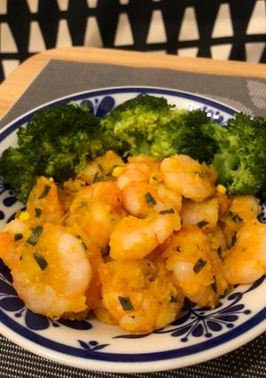 港式大排檔小菜 - 翡翠黃金蝦仁 (鹹蛋煎蝦仁伴西蘭花) 的食譜成品照片