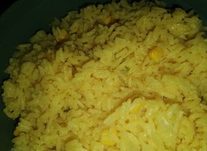 Una foto de Arroz amarillo con maíz
