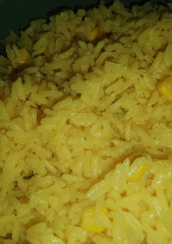 Una foto de Arroz amarillo con maíz