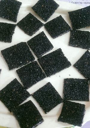 A picture of Black Til Chikki.
