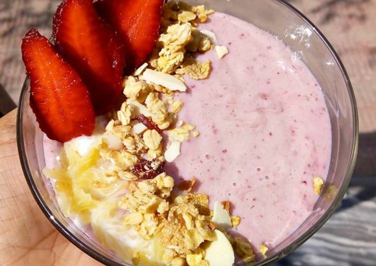 Recipe of Quick Strawberry-banana smoothie bowl