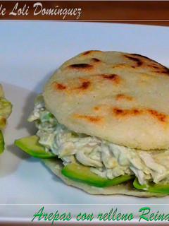 Una foto de Arepas con relleno Reina Pepiada