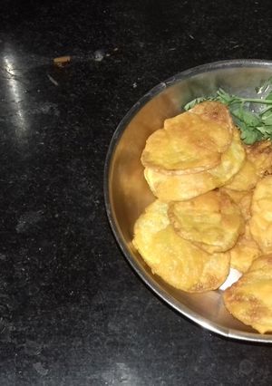आलू की कुरकुरी पकोड़े (Aloo ki kurkuri pakode recipe in hindi) रेसिपी मुख्य फोटो