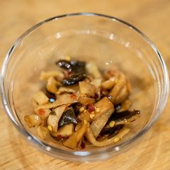 A picture of Pickled radish's peel in soy sauce.