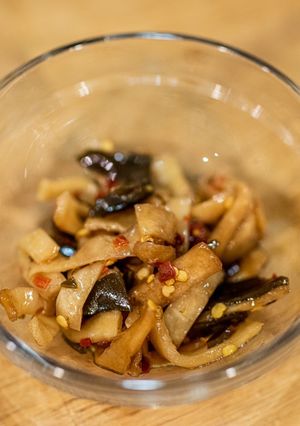 A picture of Pickled radish's peel in soy sauce.