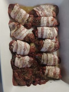 Baconbe tekert rozmaringos csirkemáj recept fotója