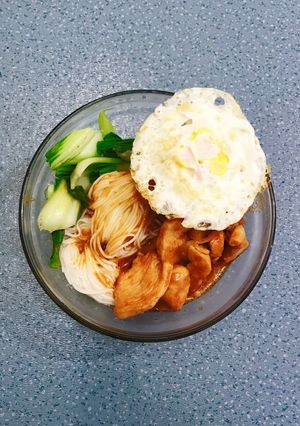 Foto resep Spicy korean chicken stir fry with noodle