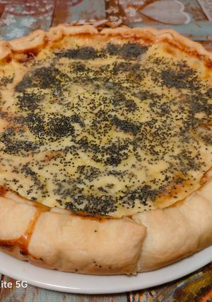 Foto di Torta salata con zucchine trombetta, peperone rosso e semi di papavero