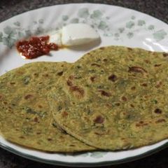 A picture of Methi ki thepla.